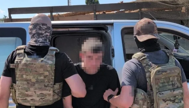 Відео: На Харківщині СБУ затримала агента Росії, який зареєстрував 27 Starlink Відео: На Харківщині СБУ затримала агента Росії, який зареєстрував 27 Starlink