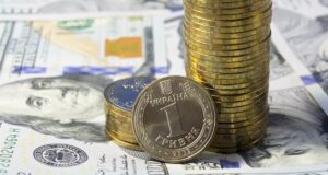 Чи варто зараз купувати долари та євро: експерти дали українцям поради Чи-варто-зараз-купувати-долари-та-євро:-експерти-дали-українцям-поради