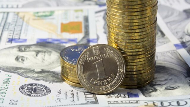 Чи варто зараз купувати долари та євро: експерти дали українцям поради Чи-варто-зараз-купувати-долари-та-євро:-експерти-дали-українцям-поради