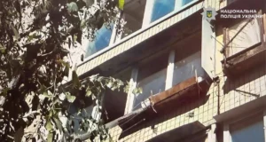 У Києві жінка викинула собаку з балкона: загроза до 8 років ув’язнення У-Києві-жінка-викинула-пінчера-з-балкона-під-час-застілля:-собака-загинув,-винуватиці-загрожує-до.
