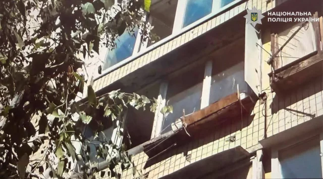 У Києві жінка викинула собаку з балкона: загроза до 8 років ув’язнення У-Києві-жінка-викинула-пінчера-з-балкона-під-час-застілля:-собака-загинув,-винуватиці-загрожує-до.