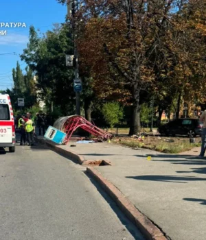 ДТП-на-зупинці-у-Києві:-двоє-загиблих,-4-поранених,-водія-затримали