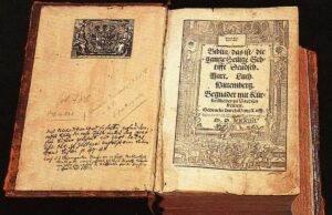 Amazon скуповує тисячі старовинних книжок для навчання ШІ, а потім знищує їх, – ЗМІ amazon-скуповує-тисячі-старовинних-книжок-для-навчання-ШІ,-а-потім-знищує-їх,-–-ЗМІ