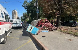 ДТП у Києві: водію Volkswagen оголосили підозру після зіткнення з маршруткою Водію-volkswagen-повідомили-про-підозру-за-ДТП-на-зупинці-в-Києві