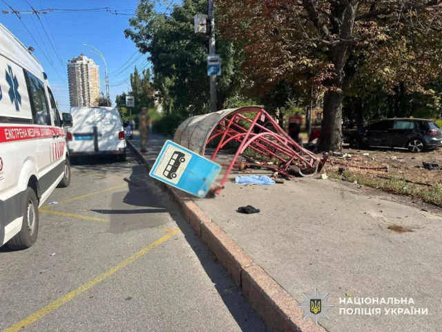 ДТП у Києві: водію Volkswagen оголосили підозру після зіткнення з маршруткою Водію-volkswagen-повідомили-про-підозру-за-ДТП-на-зупинці-в-Києві