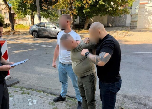 Підозрюють у хабарництві: начальника Миколаївського обласного ТЦК відсторонили від посади й зарештували Підозрюють-у-хабарництві:-начальника-Миколаївського-обласного-ТЦК-відсторонили-від-посади-й-зарештували