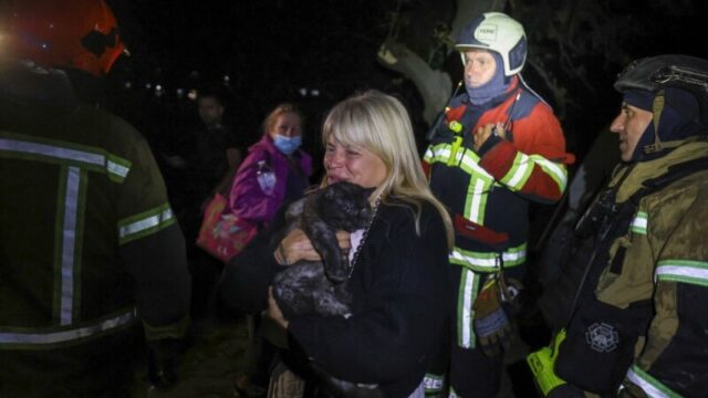 Нічна атака на Київ: шість загиблих та численні поранені Нічна-атака-на-Київ:-загиблі,-поранені,-пошкоджені-житлові-будинки,-медичний-заклад,-заклад-освіти