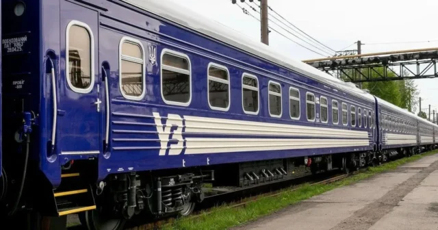 Укрзалізниця змінила рух приміських поїздів до Києва через російську атаку Укрзалізниця змінила рух приміських поїздів до Києва через російську атаку