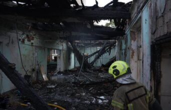 Російська атака на Бориспільський район: жертви та руйнування У Борисполі під удар потрапили продуктові склади та обʼєкти “Червоного хреста”