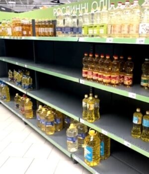 «Цей-товар-знищила-Росія»:-як-російські-удари-по-складах-змінили-полиці-магазинів-і-чи-буде.