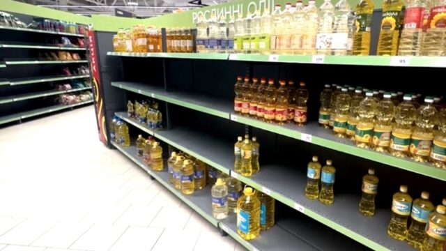 Київські супермаркети відчувають перебої в постачанні після російських атак «Цей-товар-знищила-Росія»:-як-російські-удари-по-складах-змінили-полиці-магазинів-і-чи-буде.
