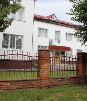 Директора-інституту-на-Волині-суд-визнав-винним-у-хабарництві,-проте-звільнив-від-покарання