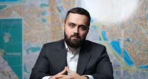 Звільнення голови Оболонської РДА та нове призначення Зеленський-звільнив-голову-Оболонської-РДА-Фесика-–-його-призначили-заступником-міністра