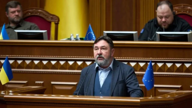 Потураєв передумав складати депутатський мандат після зміни керівництва Міноборони Потураєв передумав складати депутатський мандат після зміни керівництва Міноборони
