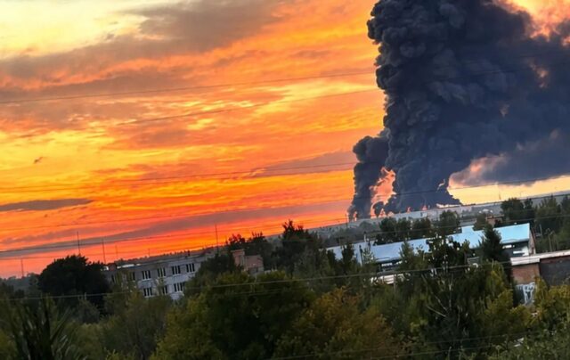 Удар по російській інфраструктурі: дрони FP-1 уразили цілі в Самарській області У Fire Point підтвердили удари по НПЗ та складу OZON у Самарській області