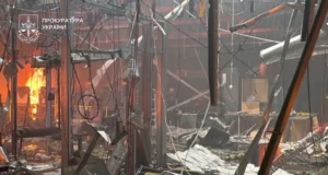 Трагедія в Кривому Розі: наслідки атаки РФ забрали життя 16 людей На-ліквідацію-наслідків-атаки-рф-на-Кривий-Ріг-знадобиться-ще-до-2-діб-–-ОВА