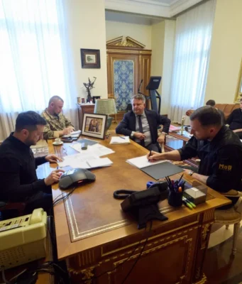 Зеленський і Макрон домовилися прискорити постачання зброї Зеленський і Макрон домовилися прискорити постачання зброї