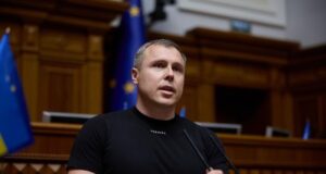 В Україні готують зміни в процесі мобілізації: новини від Романа Костенка У Раді заговорили про перегляд призовного віку: Костенко розкрив деталі
