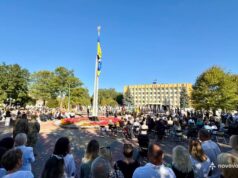 Церемонія підняття державного прапора та вручення відзнак у Нововолинську День-Державного-Прапора-України:-в-Нововолинську-вручили-почесні-відзнаки-родинам-полеглих-Героїв