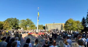 Церемонія підняття державного прапора та вручення відзнак у Нововолинську День-Державного-Прапора-України:-в-Нововолинську-вручили-почесні-відзнаки-родинам-полеглих-Героїв