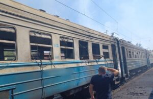 Атака дрону на залізничну станцію в Харківській області: дві жінки загинули, п’ятеро поранені Поліція повідомила нові деталі удару по потягу у Харківській області (фото)