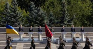 Треба терміново покрити дефіцит Міноборони, аби не лишити Україну без зброї, – Зеленський Треба-терміново-покрити-дефіцит-Міноборони,-аби-не-лишити-Україну-без-зброї,-–-Зеленський