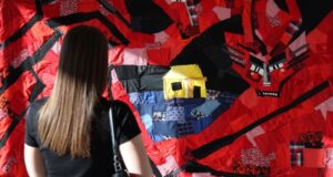 Виставка Катерини Беслік: Пам’ять про Гуляйполе в часи війни Зберегти-Гуляйполе-у-клаптиках-тканини.-Як-дизайнерка-розповідає-про-зруйнований-дім-через-мистецтво