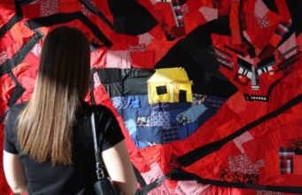 Виставка Катерини Беслік: Пам’ять про Гуляйполе в часи війни Зберегти-Гуляйполе-у-клаптиках-тканини.-Як-дизайнерка-розповідає-про-зруйнований-дім-через-мистецтво