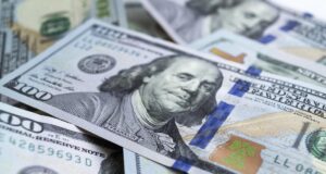 Скільки коштуватимуть 100 доларів: прогноз банкіра до кінця серпня Скільки-коштуватимуть-100-доларів:-прогноз-банкіра-до-кінця-серпня