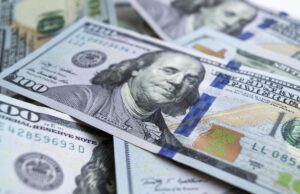 Скільки коштуватимуть 100 доларів: прогноз банкіра до кінця серпня Скільки-коштуватимуть-100-доларів:-прогноз-банкіра-до-кінця-серпня