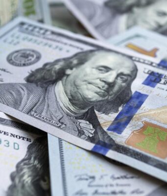 Скільки коштуватимуть 100 доларів: прогноз банкіра до кінця серпня Скільки-коштуватимуть-100-доларів:-прогноз-банкіра-до-кінця-серпня