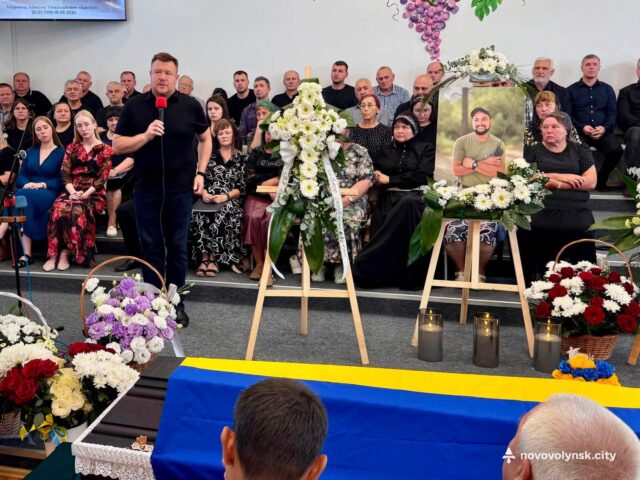 Прощання з головним сержантом Миколою Мурмилем у Нововолинську Нововолинська-громада-провела-в-останню-земну-дорогу-Захисника-–-Миколу-Мурмиля