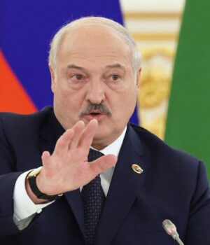 gettyimages_1250823931_85099bfe2b30b00e27e332f062b4c0bf_1300x820.jpg Лукашенко цинічно привітав українців з Днем Незалежності, побажавши “миру та здоров’я”