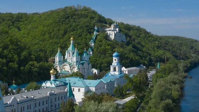 У Святогірській лаврі напали на ченців: один загинув, двоє поранені У Святогірській лаврі напали на ченців: один загинув, двоє поранені