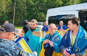 Україна повернула десять військових з полону у Білорусі Україна через Білорусь повернула з полону 10 військових, які вважалися зниклими безвісти
