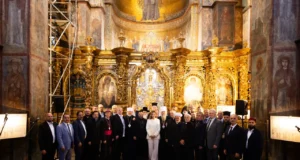 Молитва за мир в Україні в Софійському соборі на День Незалежності У-День-Незалежності-в-Софійському-соборі-відбулася-молитва-за-закінчення-війни-й-за-мир-в.
