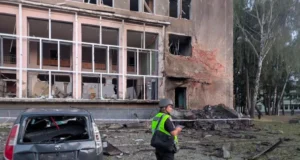 Російська атака на Мену: 12 поранених, серед них діти росіяни-атакували-центр-Мени-на-Чернігівщині,-поранено-12-людей,-серед-них-4-діти