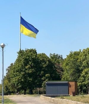 «Так-шкода-залишати!»-Жителі-Краматорська-їдуть-із-міста,-яке-стало-фронтовою-зоною