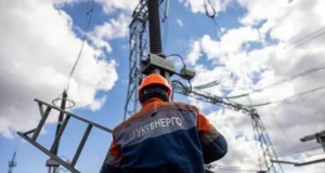 У низці областей України споживачі залишились без світла через обстріли РФ У низці областей України споживачі залишились без світла через обстріли РФ
