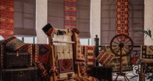 Не викидайте старі килими та гобелени: виявляється, вони зараз шалено популярні, і ось чому Не викидайте-старі-килими-та гобелени:-виявляється,-вони-зараз-шалено-популярні,-і ось-чому