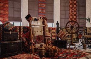Не викидайте старі килими та гобелени: виявляється, вони зараз шалено популярні, і ось чому Не викидайте-старі-килими-та гобелени:-виявляється,-вони-зараз-шалено-популярні,-і ось-чому