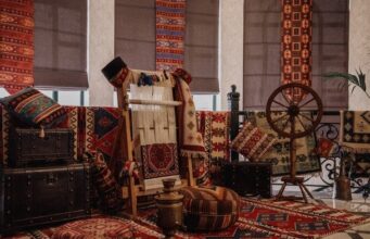 Не викидайте старі килими та гобелени: виявляється, вони зараз шалено популярні, і ось чому Не викидайте-старі-килими-та гобелени:-виявляється,-вони-зараз-шалено-популярні,-і ось-чому