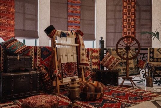 Не викидайте старі килими та гобелени: виявляється, вони зараз шалено популярні, і ось чому Не викидайте-старі-килими-та гобелени:-виявляється,-вони-зараз-шалено-популярні,-і ось-чому