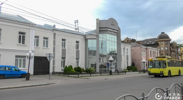 З луцького підприємства-автодилера стягують понад сотню мільйонів гривень боргу З-луцького-підприємства-автодилера-стягують-понад-сотню-мільйонів-гривень-боргу