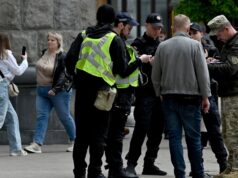 Конфлікт у Тернополі: сутичка між громадянами та представниками ТЦК У Тернополі група людей напала на автомобіль ТЦК: постраждали військові