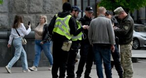Конфлікт у Тернополі: сутичка між громадянами та представниками ТЦК У Тернополі група людей напала на автомобіль ТЦК: постраждали військові