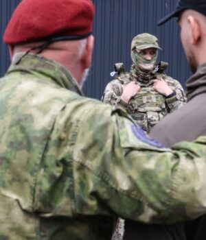 «Забирають-силою»:-у-Росії-створили-патрулі,-щоб-чоловіків-не-відправляли-на-війну