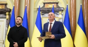 Зеленський відзначив енергетика, який рятував Курахівську ТЕС Зеленський відзначив енергетика, який рятував Курахівську ТЕС