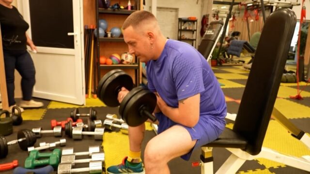 Звільнення українського військовослужбовця Олександра Іванова після чотирирічного полону в Росії Схуд-на-35-кг-і-розповідав-про-чарівника:-як-український-морпіх-пережив-4-роки-полону.