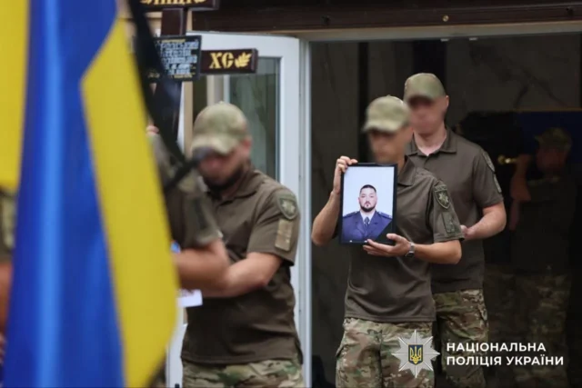 У Херсоні попрощалися із загиблим поліцейським Анатолієм Загродським У Херсоні попрощалися із загиблим поліцейським Анатолієм Загродським